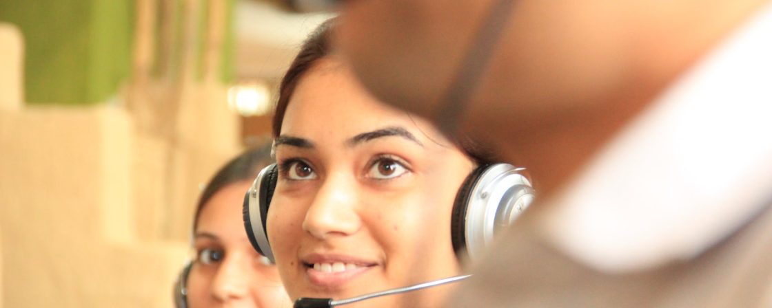 Immagine generica - mostra una donna con le cuffie